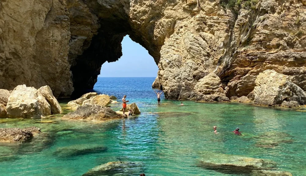 Gazipaşa Delik Sea and King Bay Tour from Alanya - Tursay Travel