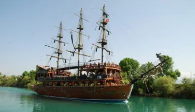 Alternative view of Side Boat Tour